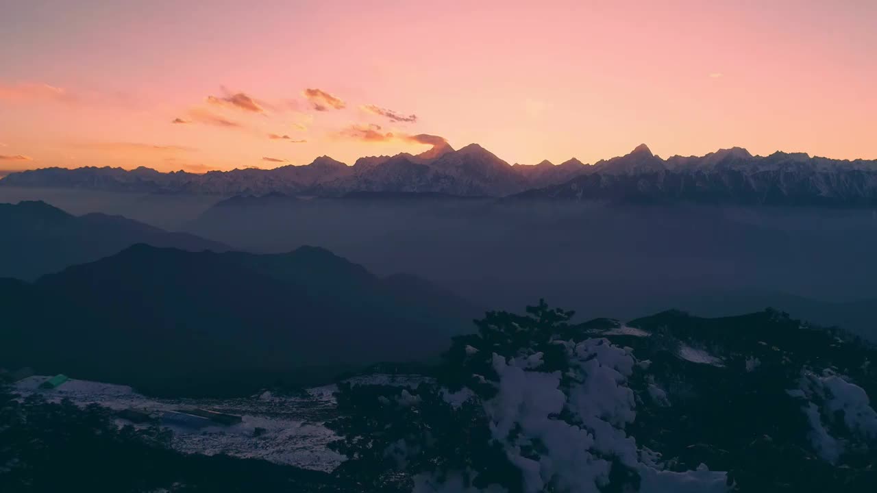 四川甘孜州牛背山华尖山航拍云海雪山贡嘎日出视频素材