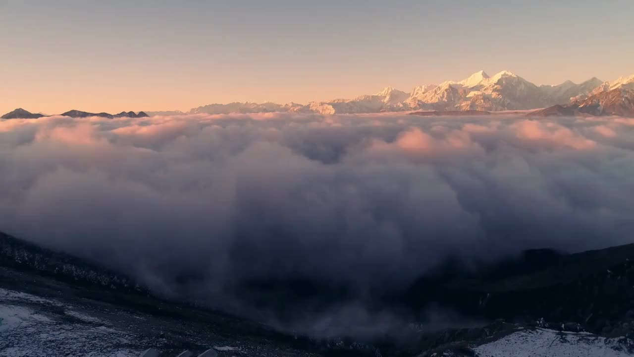 四川甘孜州牛背山华尖山航拍云海雪山贡嘎日出视频素材