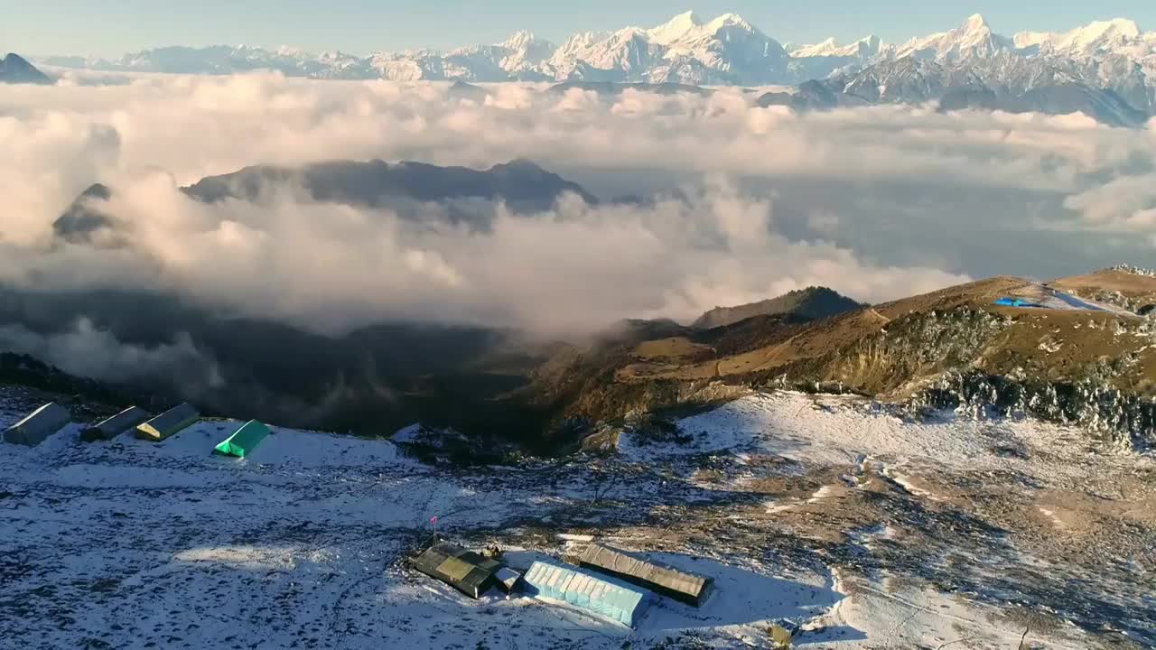 四川甘孜州牛背山华尖山航拍云海雪山贡嘎日出视频素材