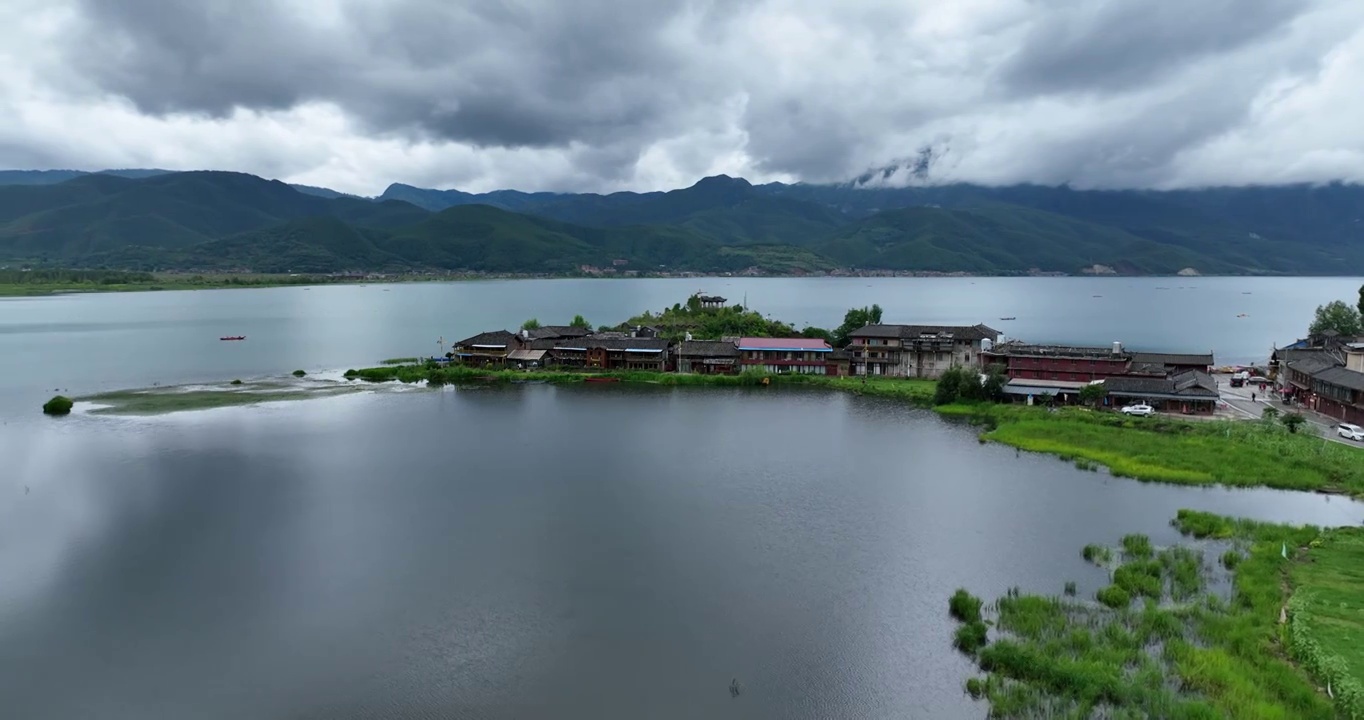 泸沽湖洛洼乡村田园风光航拍视频素材