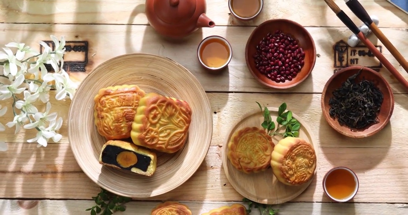 中秋佳节喝茶话家常视频素材