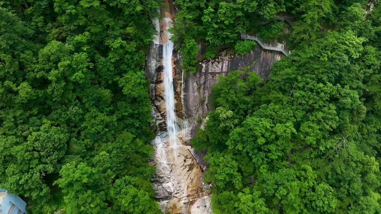 安徽六安天堂寨风景区风光，泻玉瀑视频素材