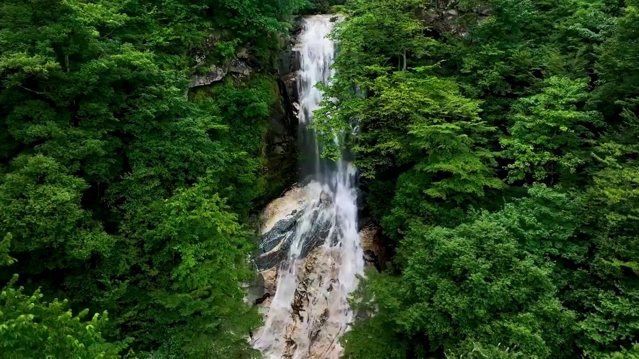 安徽六安天堂寨风景区风光，情人瀑视频素材