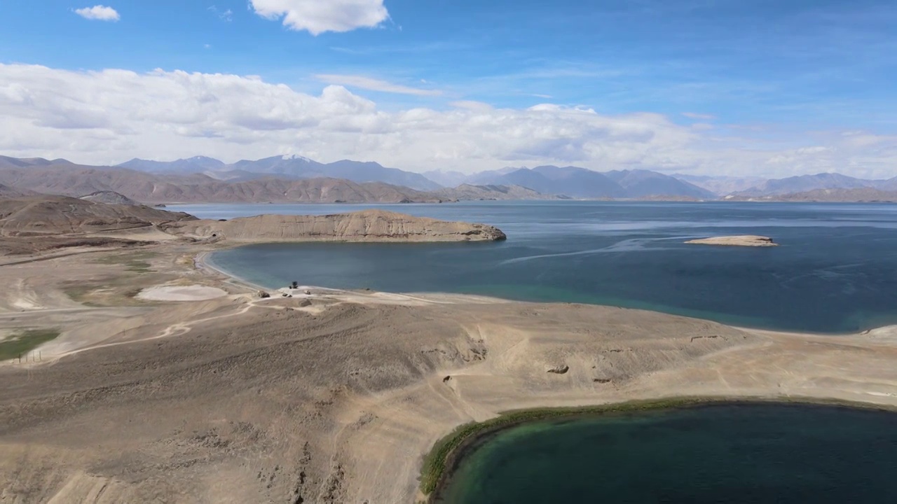 西藏阿里地区日土县班公湖航拍视频素材