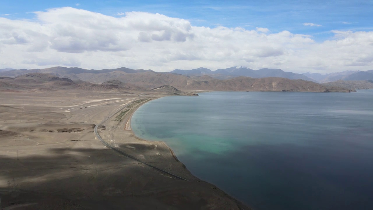 西藏阿里地区日土县班公湖航拍视频素材