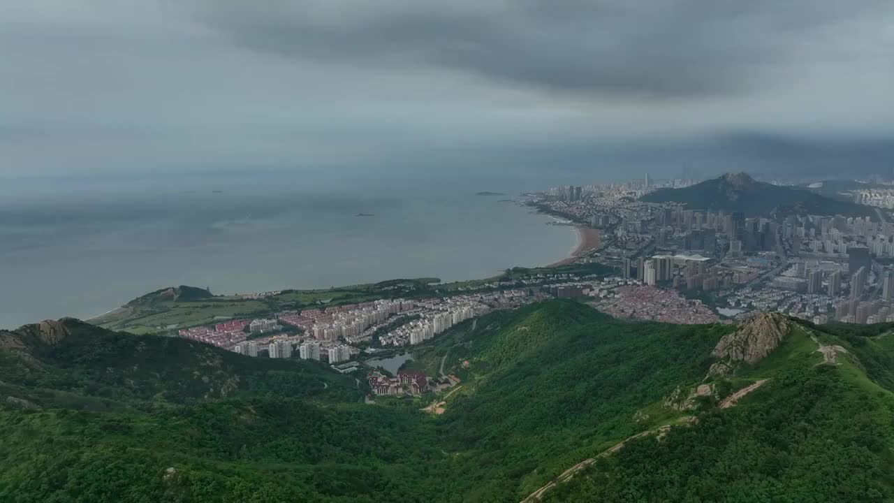 大雨来临前的崂山视频素材