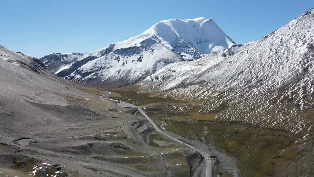 西藏阿里地区普兰县玛旁雍措航拍视频素材