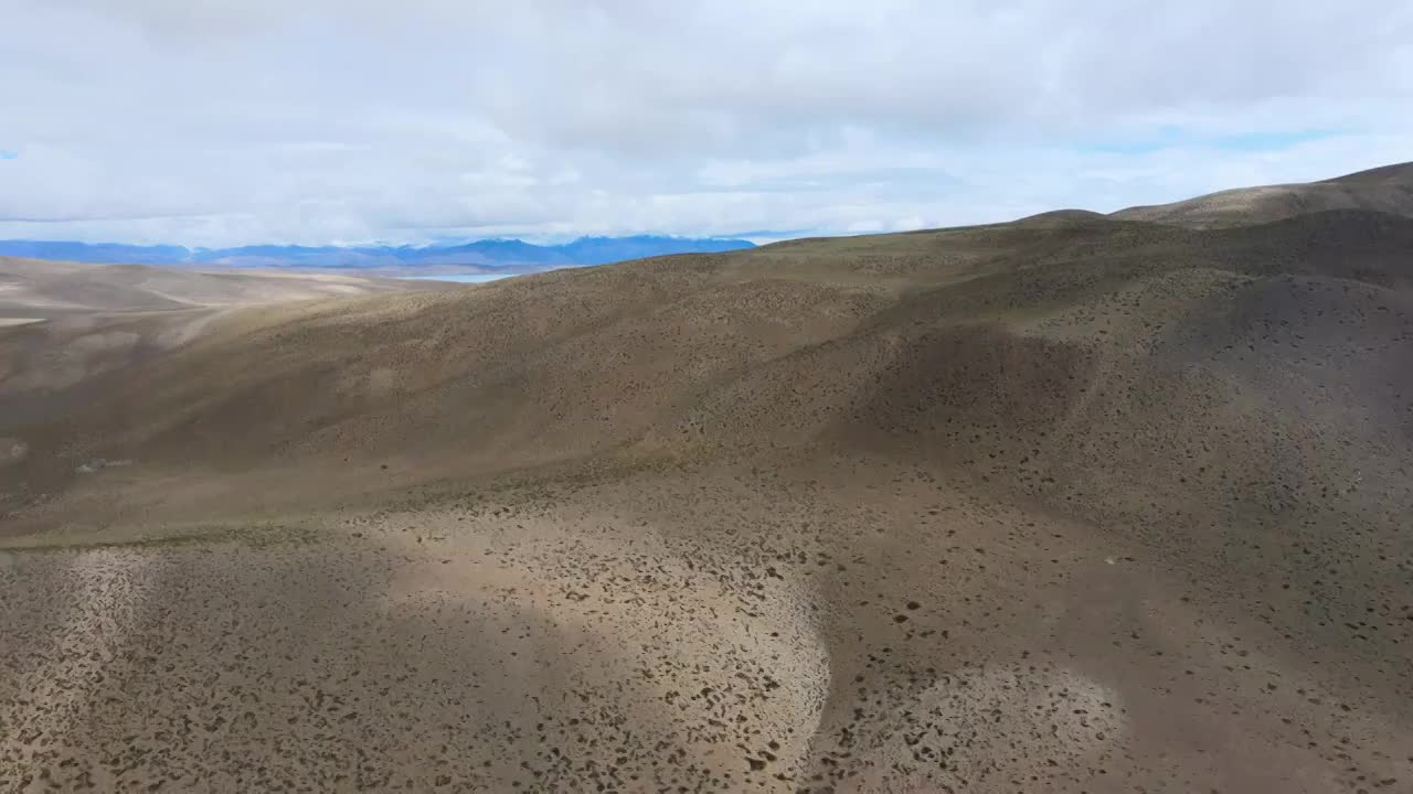 西藏阿里地区普兰县玛旁雍措航拍视频素材