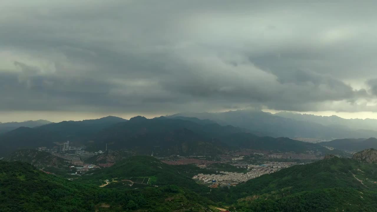 大雨来临前的崂山视频素材