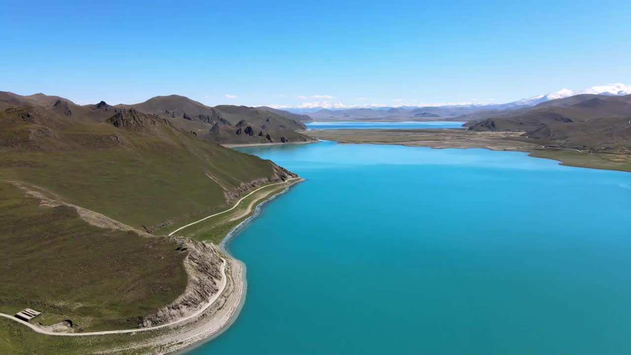 西藏山南地区羊卓雍措羊湖航拍视频素材