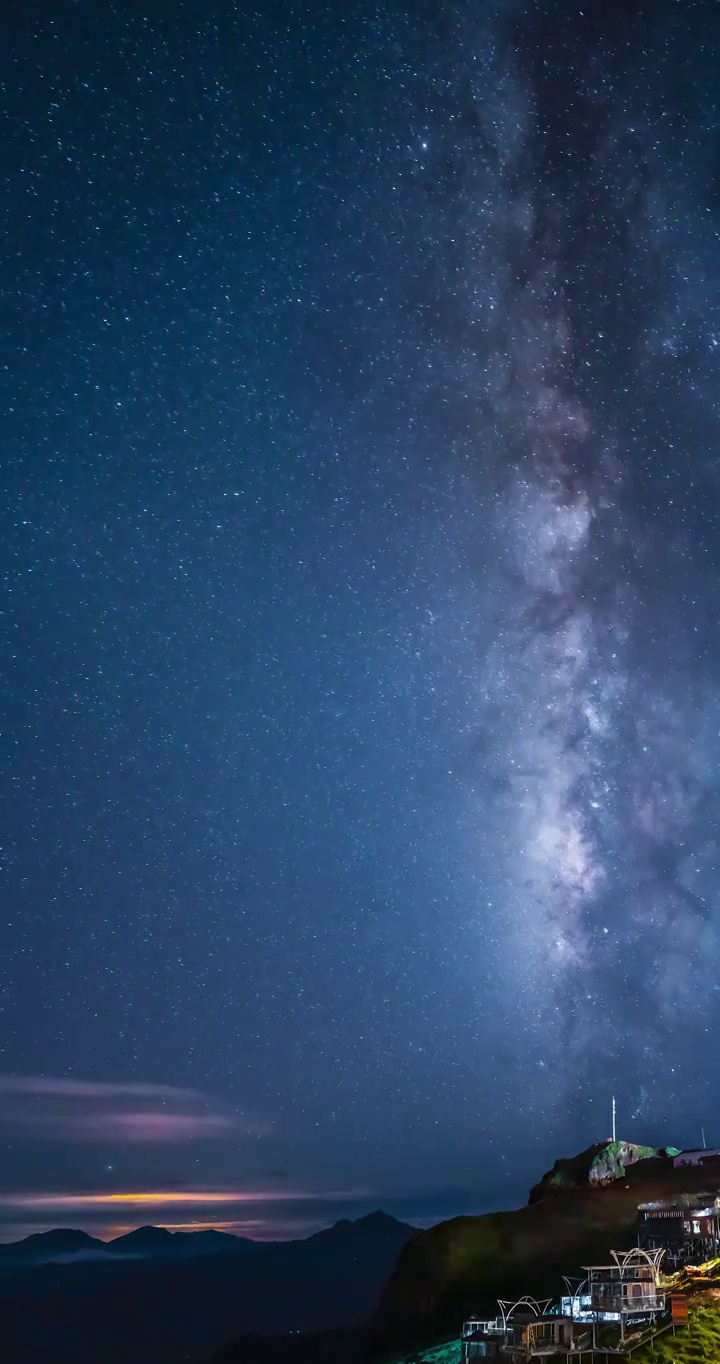 七夕节中国牛背山的星空云海与银河视频素材