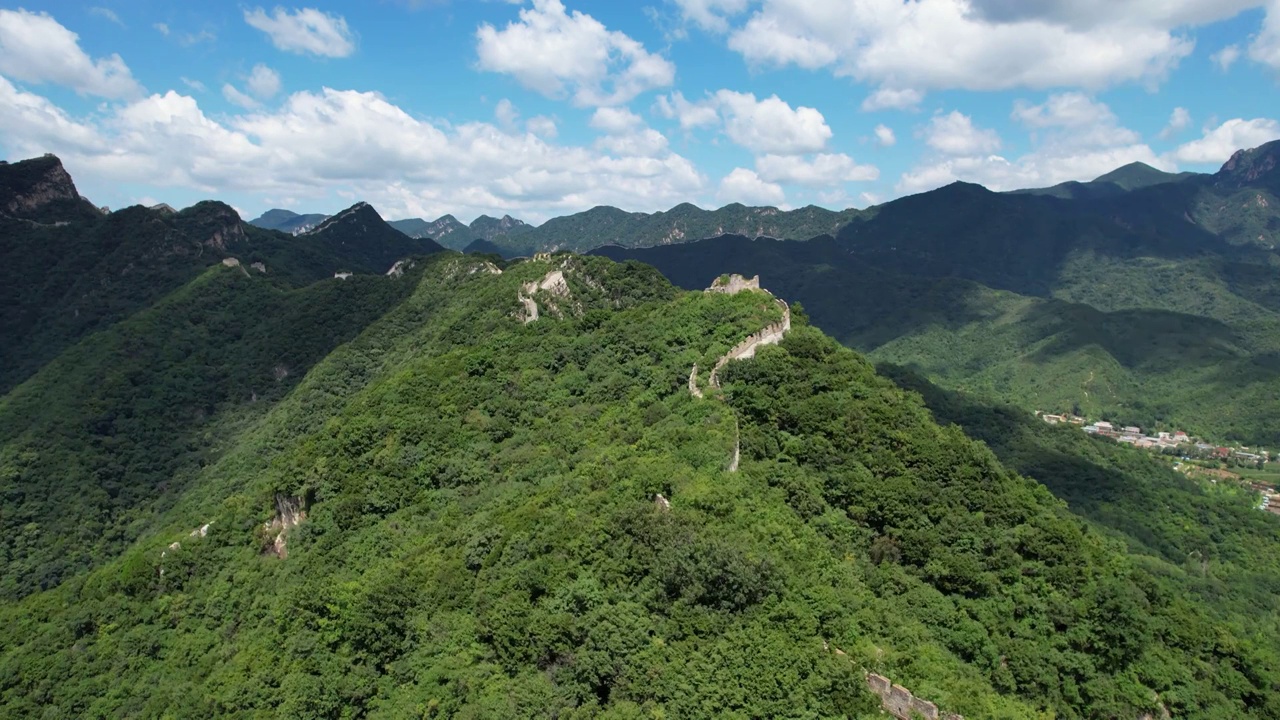 夏天航拍北京箭扣长城视频素材