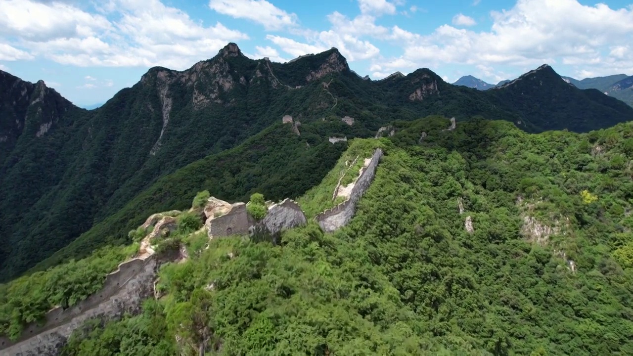 夏天航拍北京箭扣长城视频素材