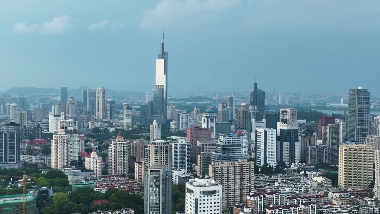 江苏南京城市航拍，紫峰大厦视频素材