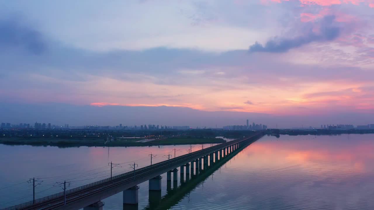 苏州阳澄湖半岛的高铁视频素材