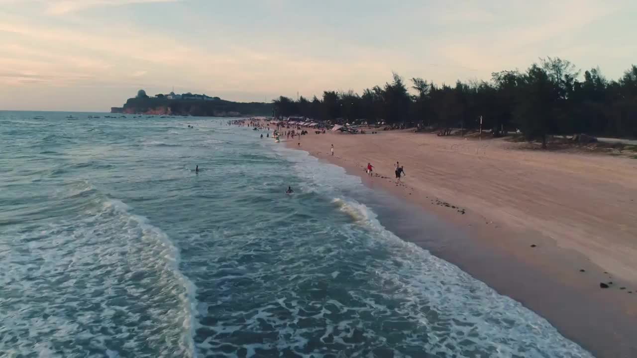 广西北海涠洲岛海边沙滩夕阳西下航拍视频素材