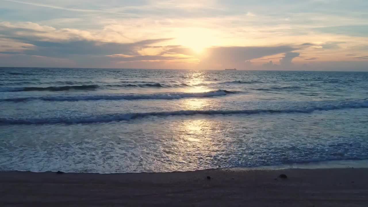 广西北海涠洲岛海边沙滩夕阳西下航拍视频素材