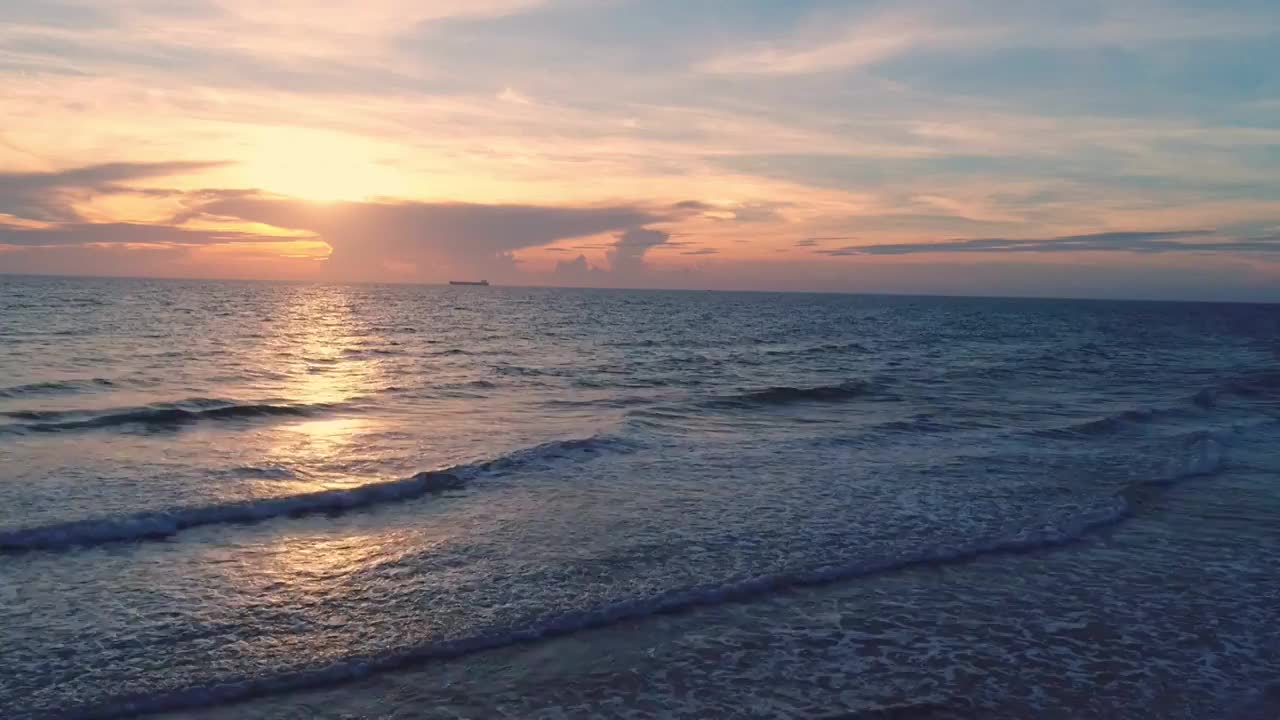 广西北海涠洲岛海边沙滩夕阳西下航拍视频素材