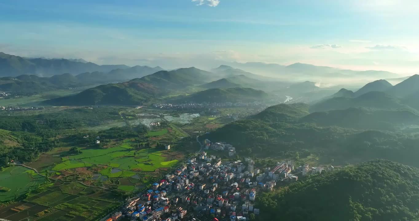 山 山脉 晨 日出 山峦 自然 地理 绿色 生态  环境 清晰视频素材