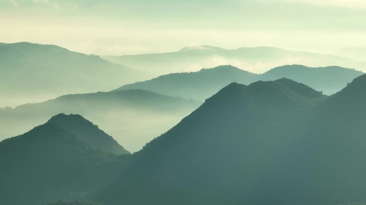 山 山脉 晨 日出 山峦 自然 地理 绿色 生态  环境 清晰视频素材