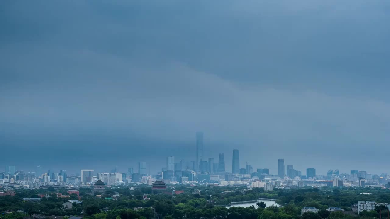 北京 阴雨天的中国尊视频素材