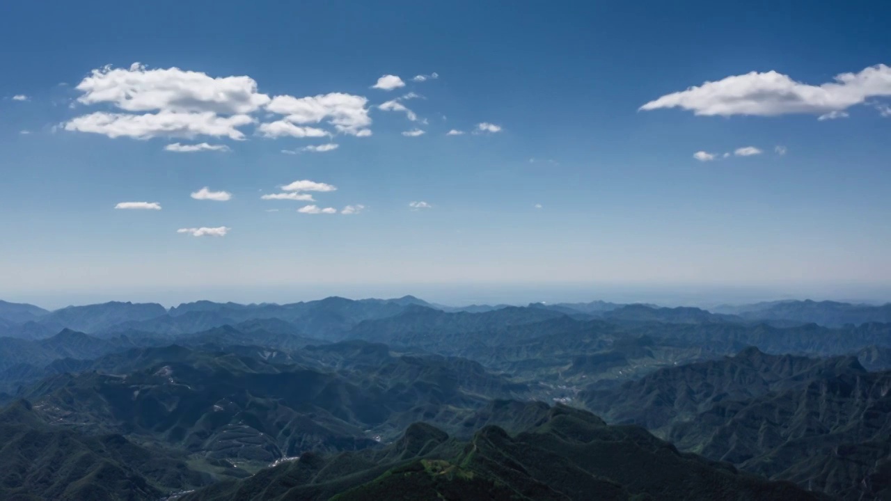 航拍夏天北京百花山云朵延时视频素材