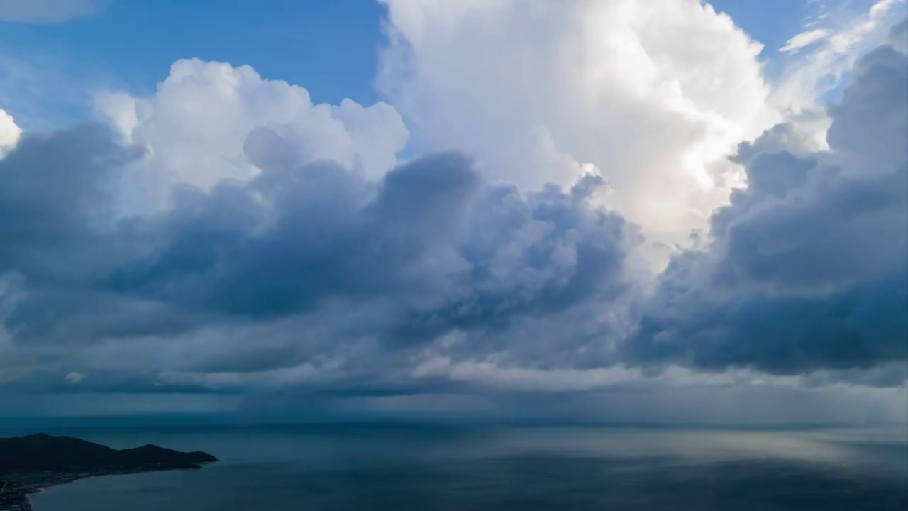 天空云层下雨延时视频素材