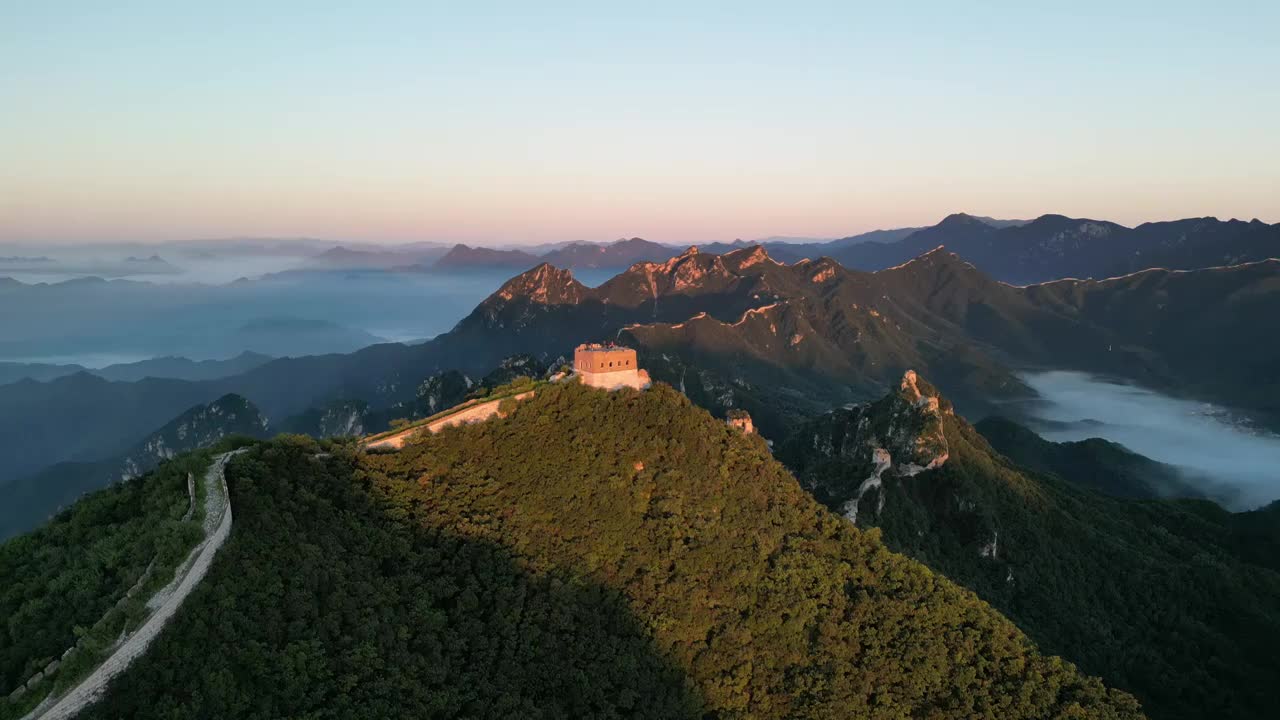 2022年8月10日，箭扣长城日出云海视频素材