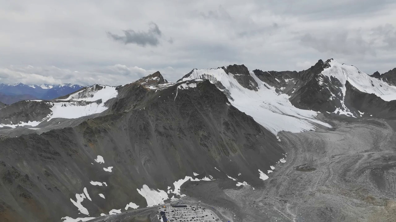 航拍独库公路雪山视频素材