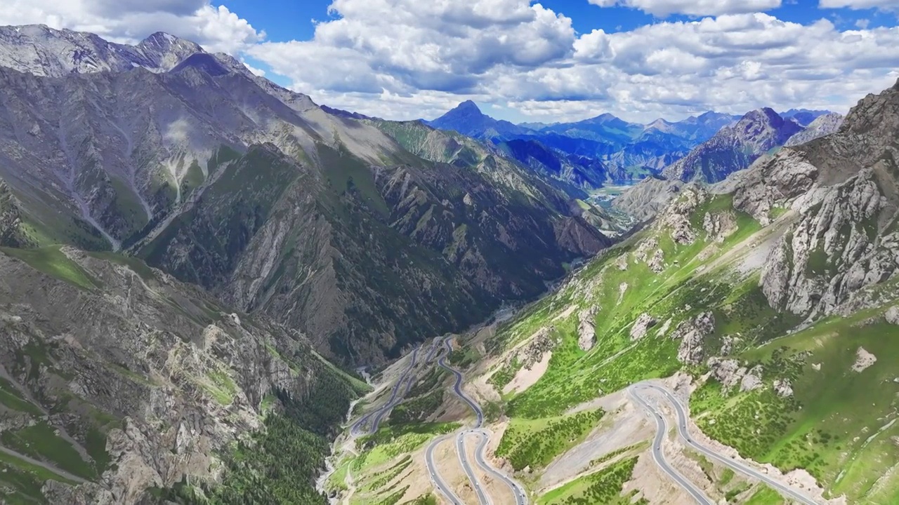 航拍独库公路险峻风光视频素材