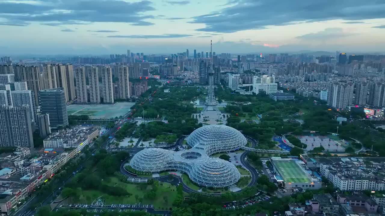 傍晚时分的岭南明珠体育馆视频素材