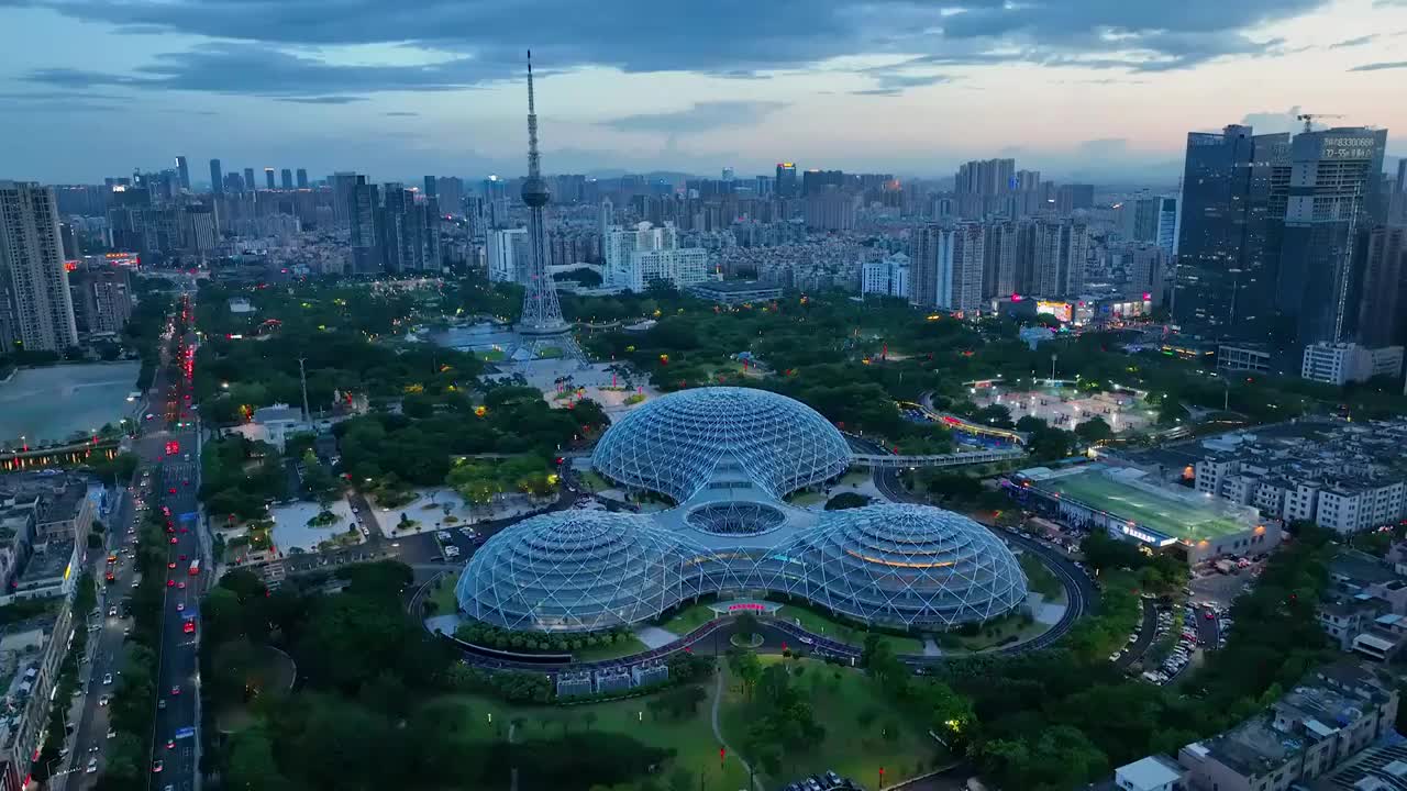 傍晚时分的岭南明珠体育馆视频素材