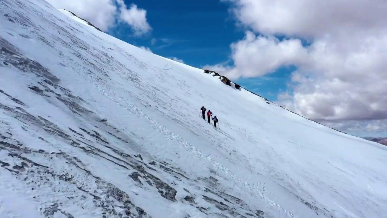 西藏拉萨市当雄县廓琼岗日雪山洛堆峰登山滑雪视频购买