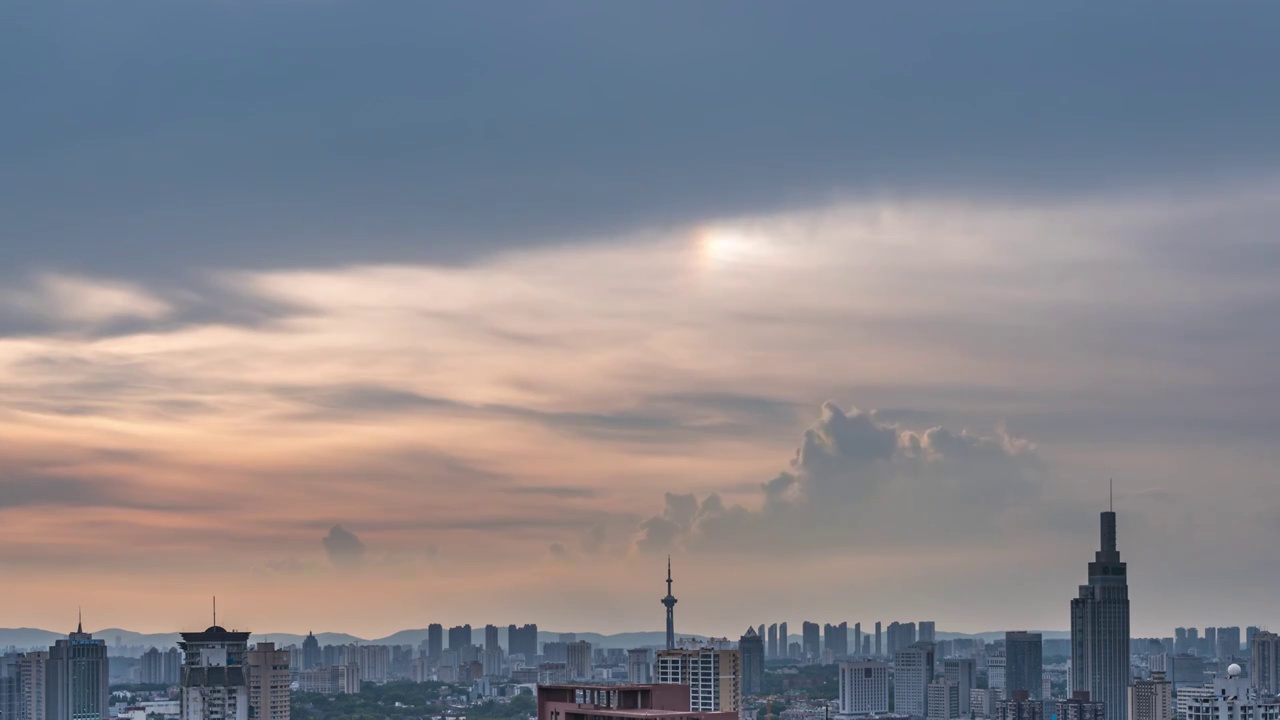 南京落日下的七彩霞光视频素材