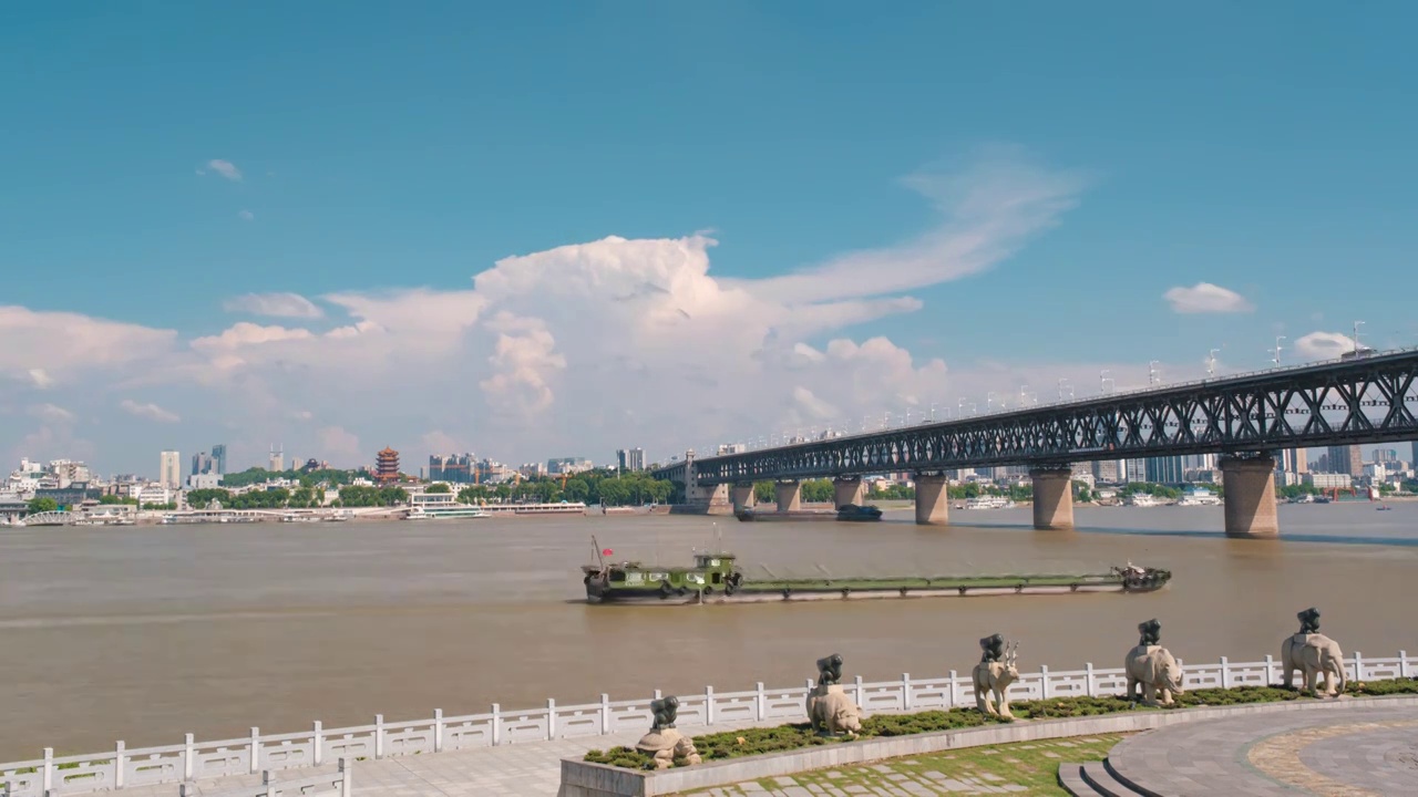 武汉夏日城市天际线航拍风光视频素材