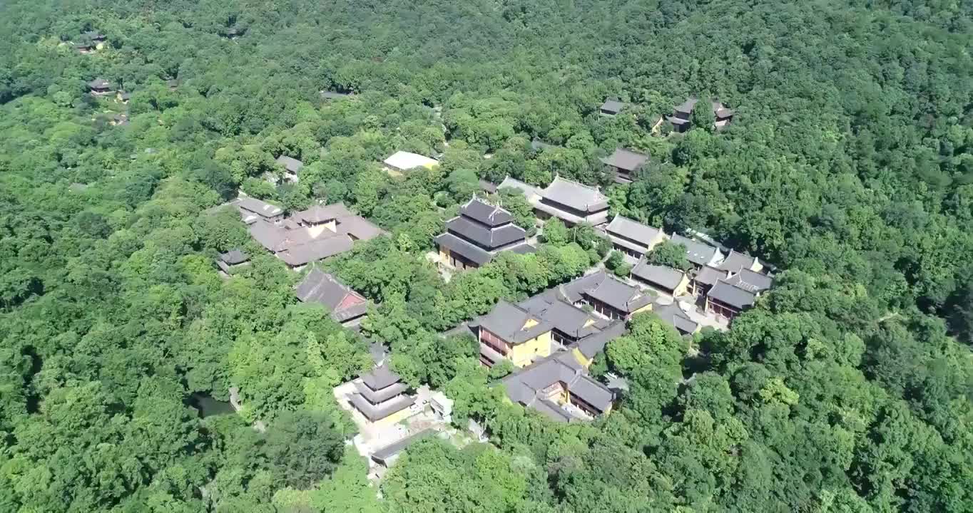 航拍杭州西湖风景名胜区北高峰灵隐寺视频素材