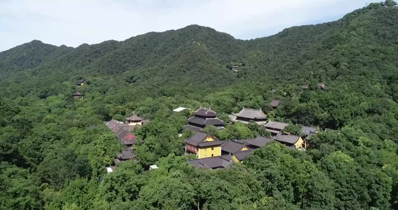 航拍杭州西湖风景名胜区北高峰灵隐寺视频素材