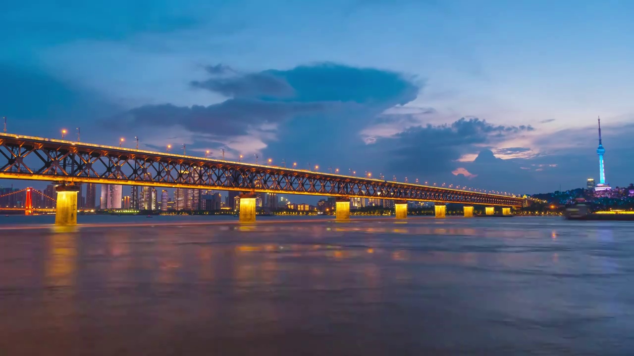 武汉夏日城市天际线夜景风光视频素材