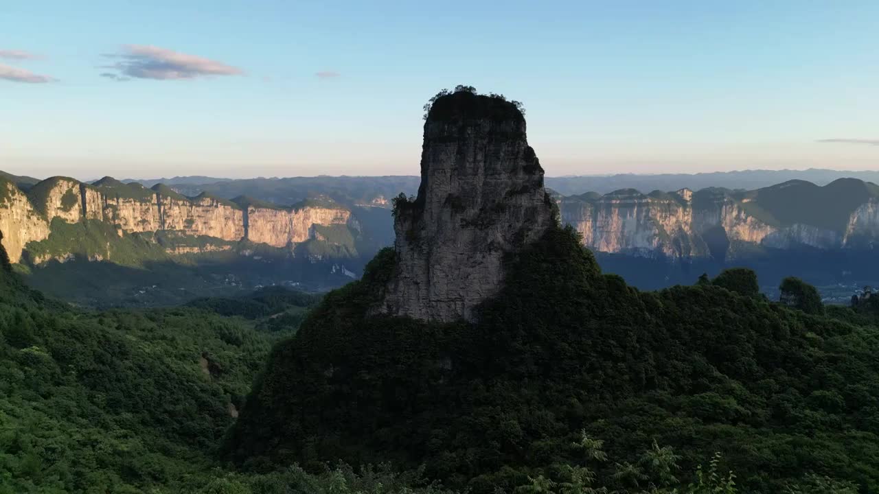 国家地质公园5A景区湖北恩施大峡谷晚霞映照绝壁长廊视频素材