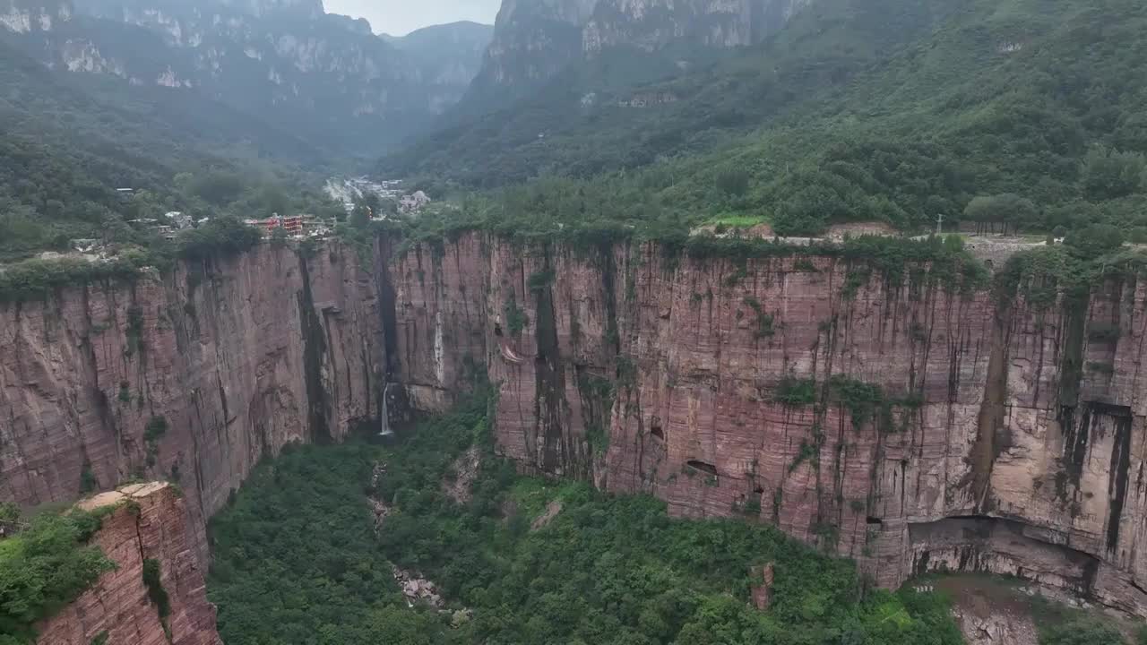 航拍河南新乡郭亮村井底挂壁公路以及风景视频素材