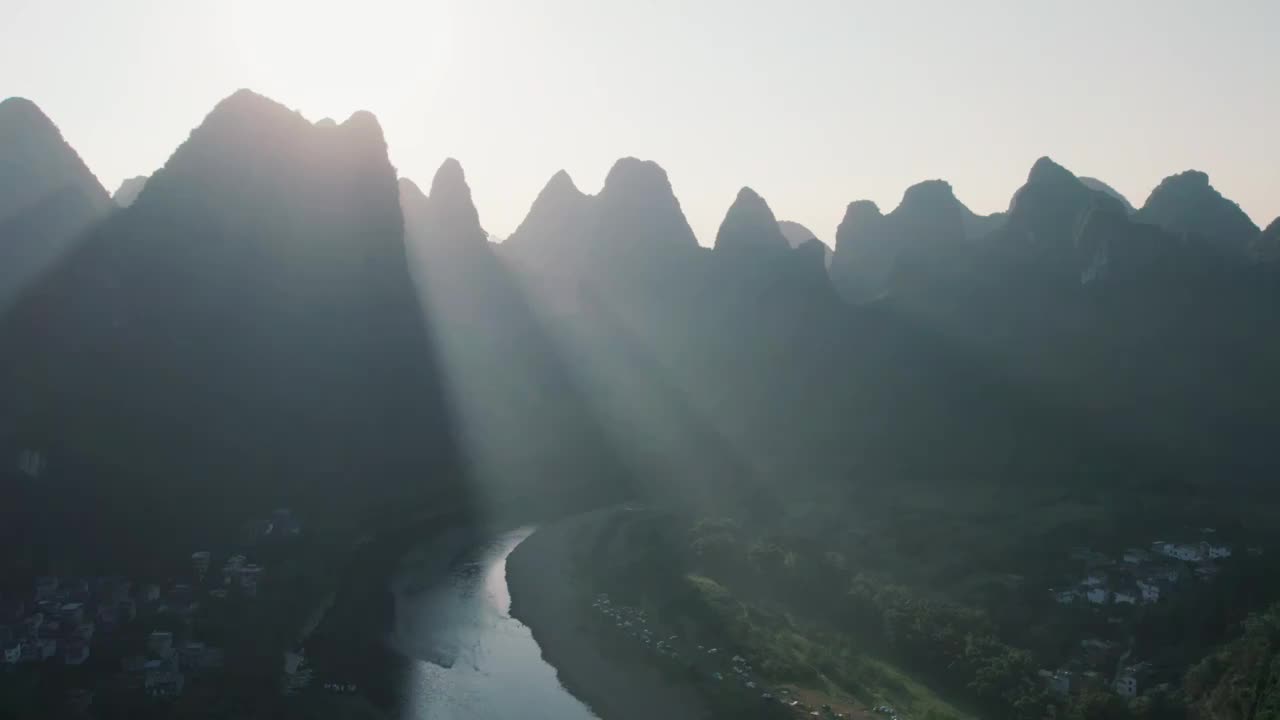 广西桂林阳朔大面山日出航拍视频素材