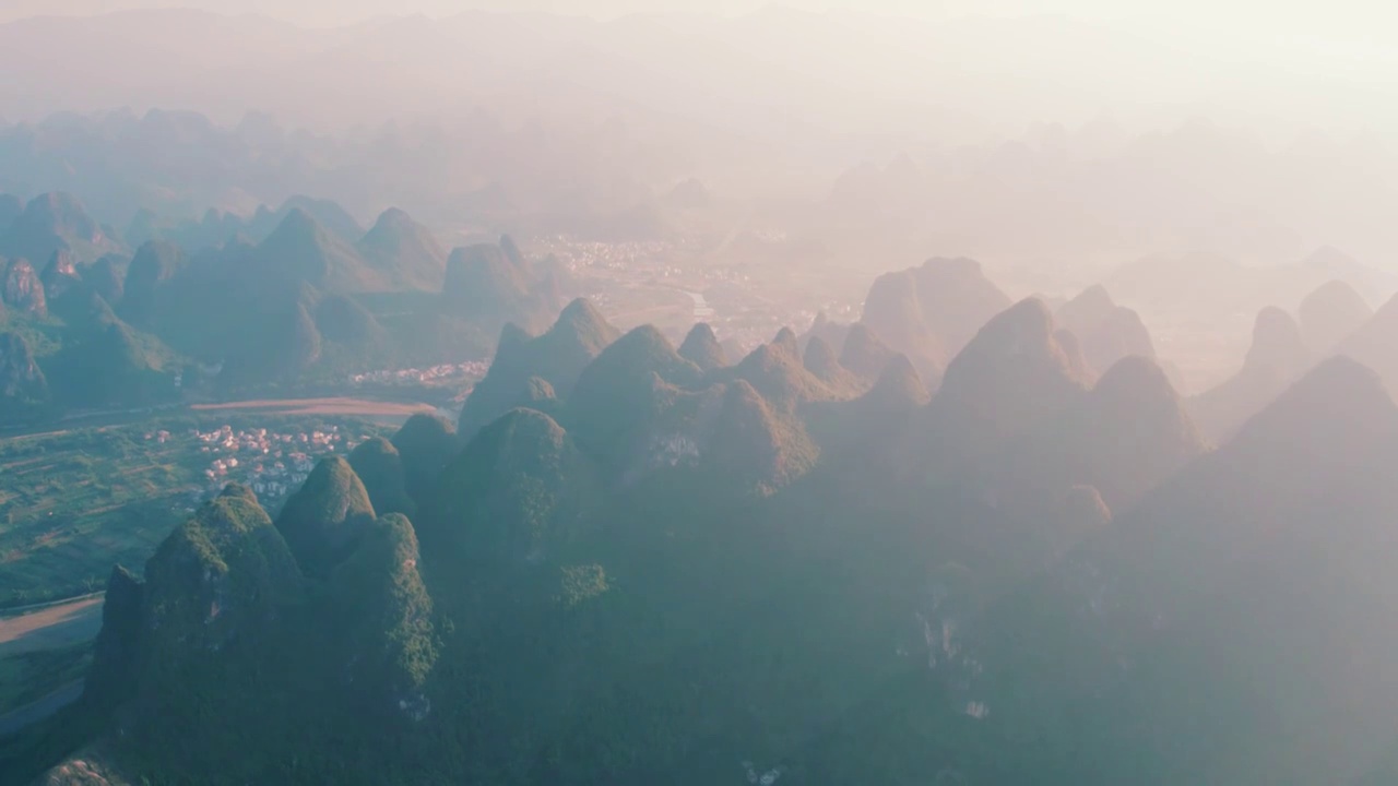 广西桂林阳朔大面山日出航拍视频素材