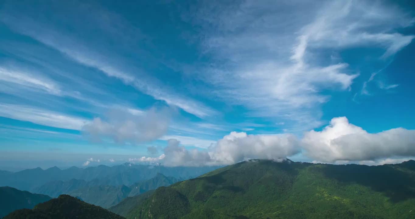 神农架高山上飘动的云视频素材