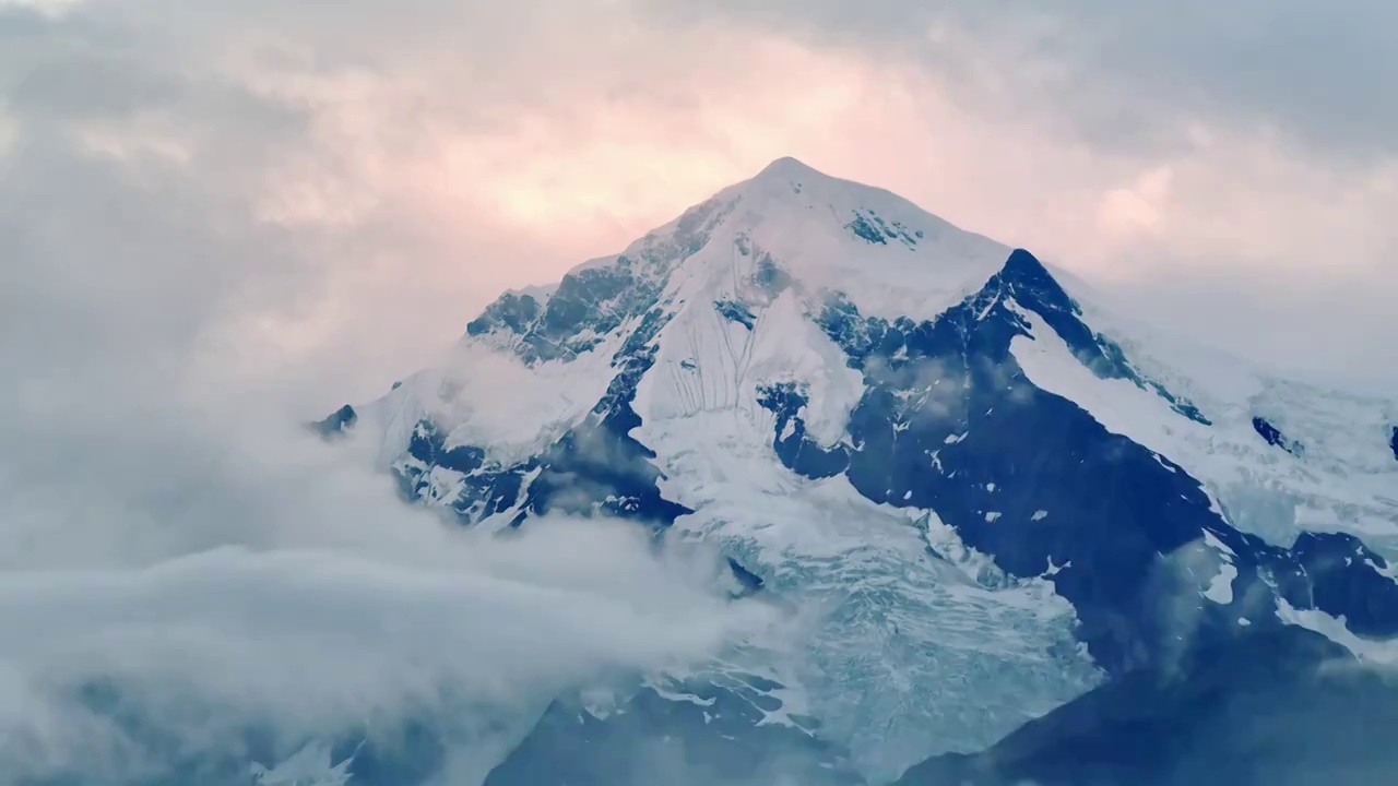 梅里雪山日落 卡瓦格博峰 德钦飞来寺视频素材