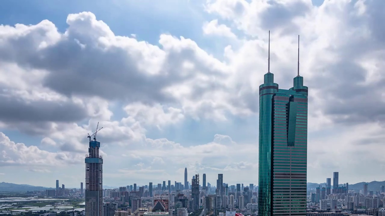 深圳城市风光地王大厦蓝天白云视频素材