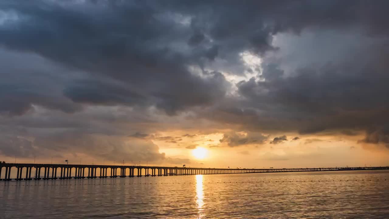 深圳西湾红树林公园海边日落晚霞雷暴云视频素材