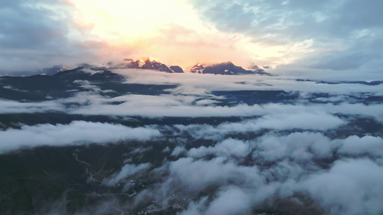 梅里雪山日出 日照金山视频素材