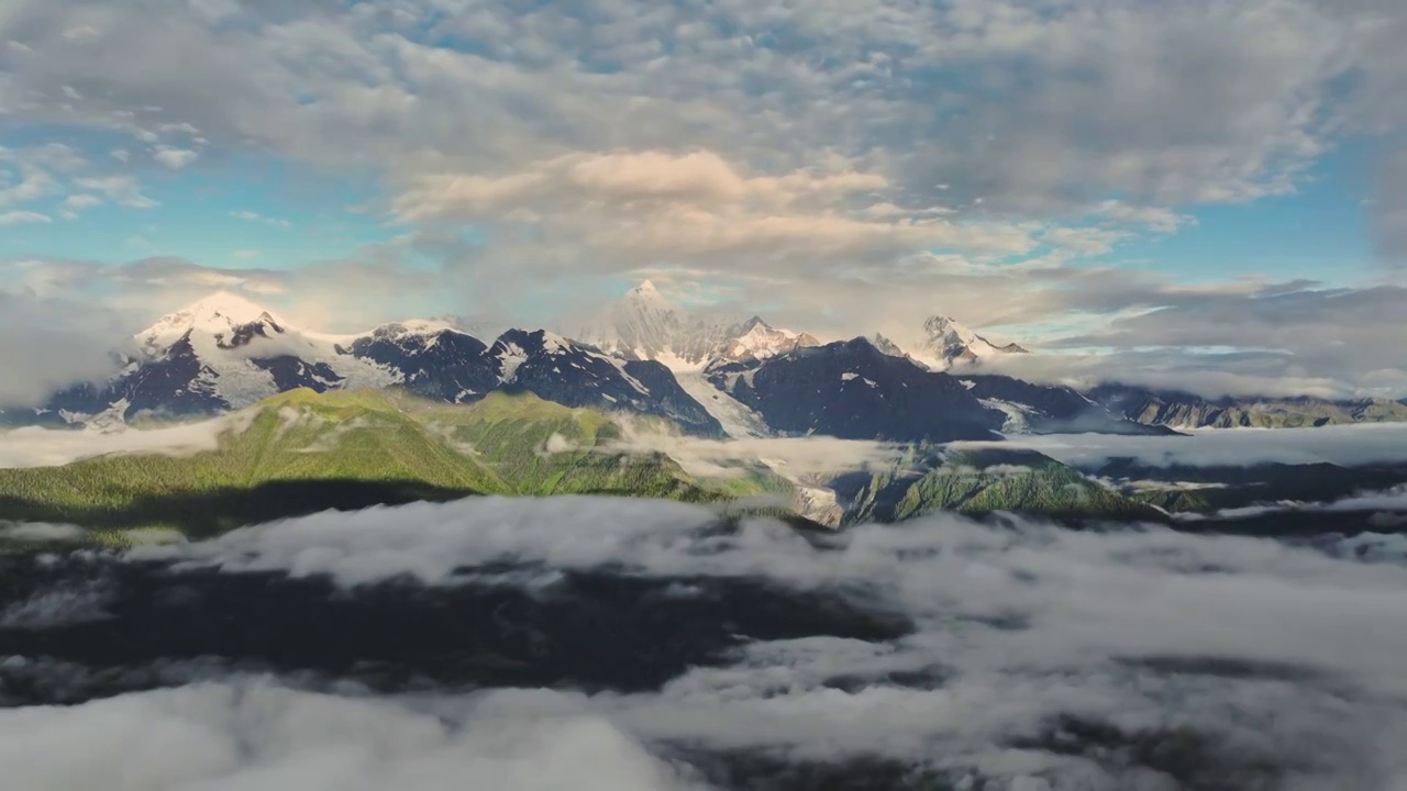 梅里雪山日出 日照金山视频素材