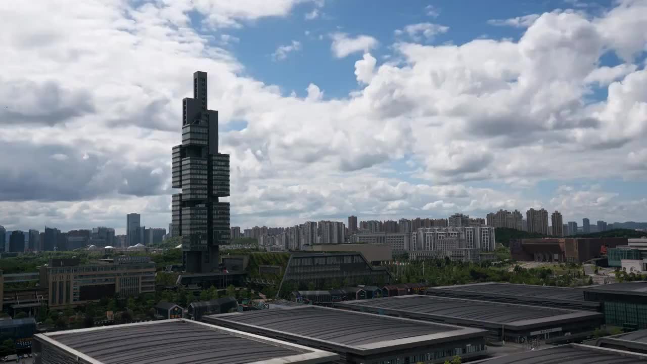 中国贵州省贵阳市观山湖区夕阳映照下核心商务区CBD蓝天白云下的城市风光固定机位延时摄影视频素材