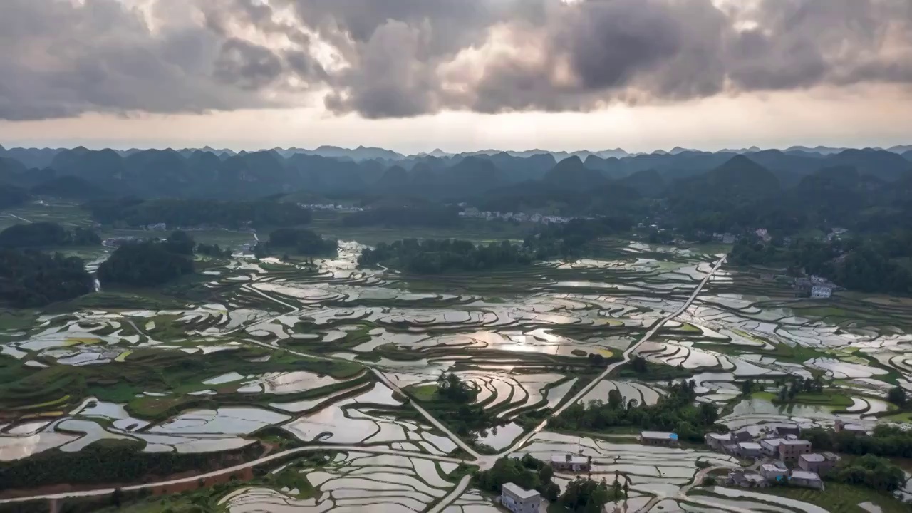 延时航拍，贵州惠水县雅水镇的梯田风光视频素材